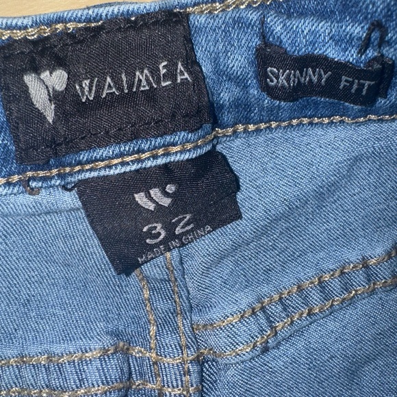 Stylish Distressed Skinny Jeans with Red Stripe - Picture 3 of 4